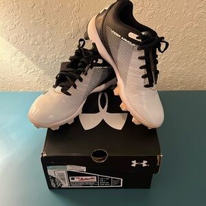 Boys baseball cleats